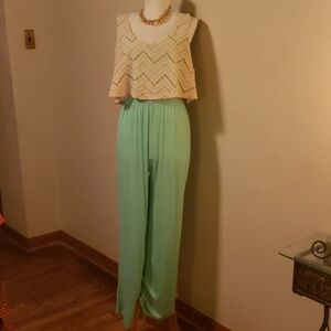 Discreet easy breezy cotton jumper. Size M